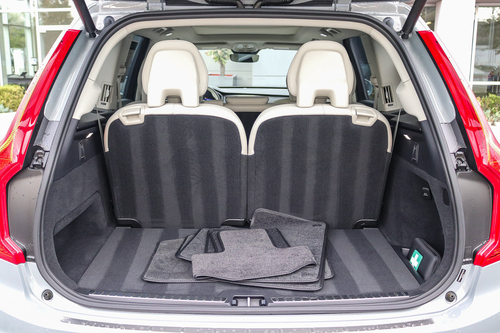 Used 2025 Volvo XC90 T8 Plus w/ Protection Package Premier AWD/4WD image 30