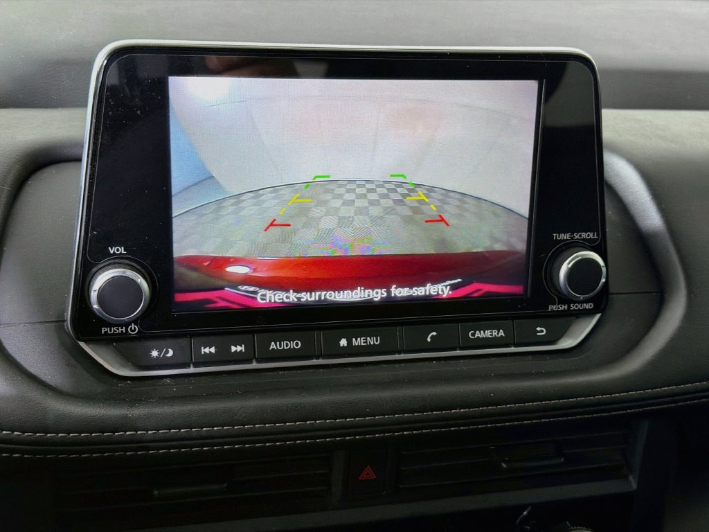 Used 2025 Nissan Rogue S FWD image 18