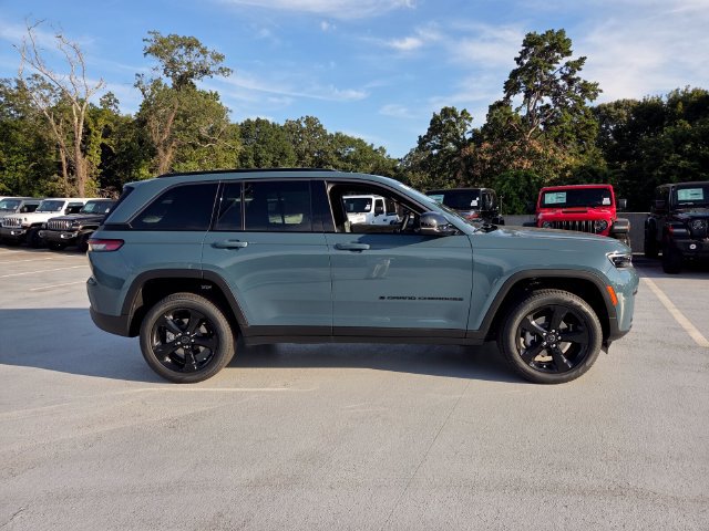New 2027 Jeep Grand Cherokee Limited w/ Limited Altitude Package RWD image 10