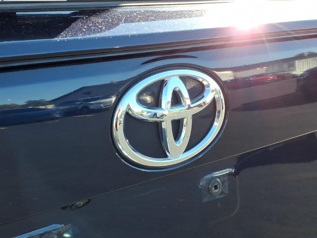 Certified 2022 Toyota RAV4 XLE Premium AWD/4WD image 32