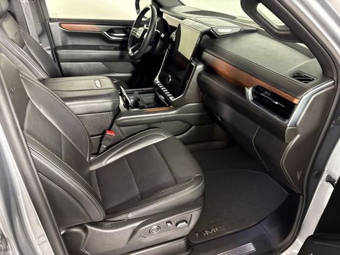 Used 2025 GMC Yukon XL Denali AWD/4WD image 22