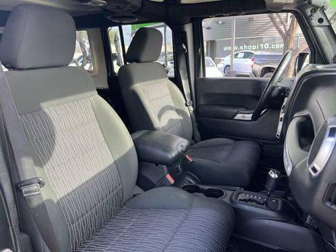 Used 2011 Jeep Wrangler Unlimited Sahara image 11