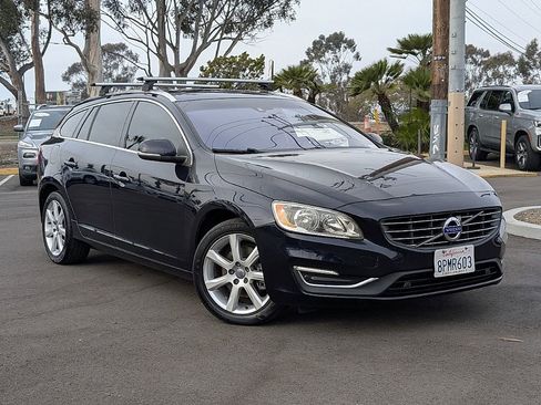 Used 2017 Volvo V60 T5 Premier w/ Convenience Package image 3