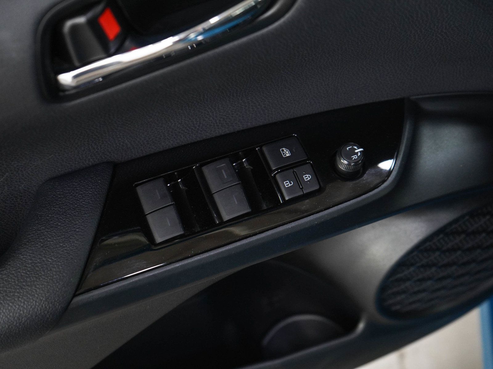 Used 2020 Toyota Prius Prime Limited FWD image 19