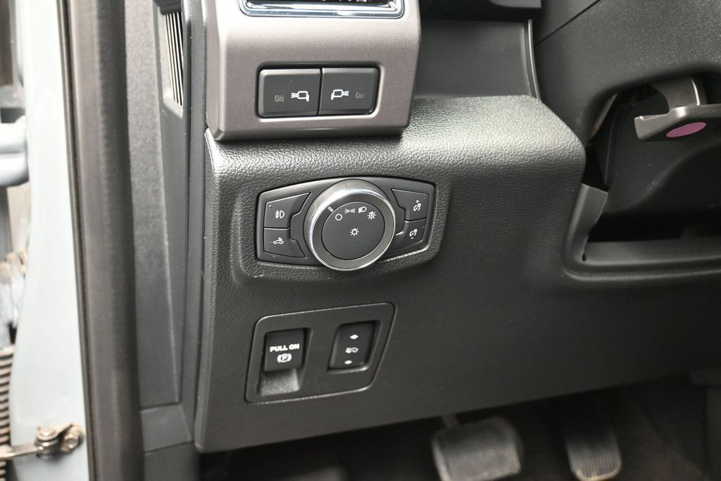 Used 2019 Ford F150 XLT w/ Equipment Group 302A Luxury AWD/4WD image 18