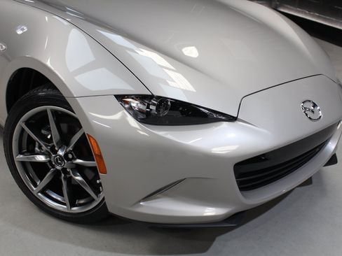 Used 2022 MAZDA MX-5 Miata Grand Touring w/ Weather Package RWD image 13