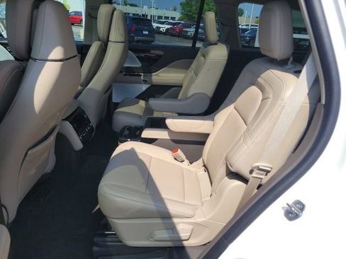 Certified 2023 Lincoln Aviator Reserve w/ Equipment Group 201A AWD/4WD image 19