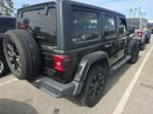 Used 2023 Jeep Wrangler Unlimited Sahara AWD/4WD image 5
