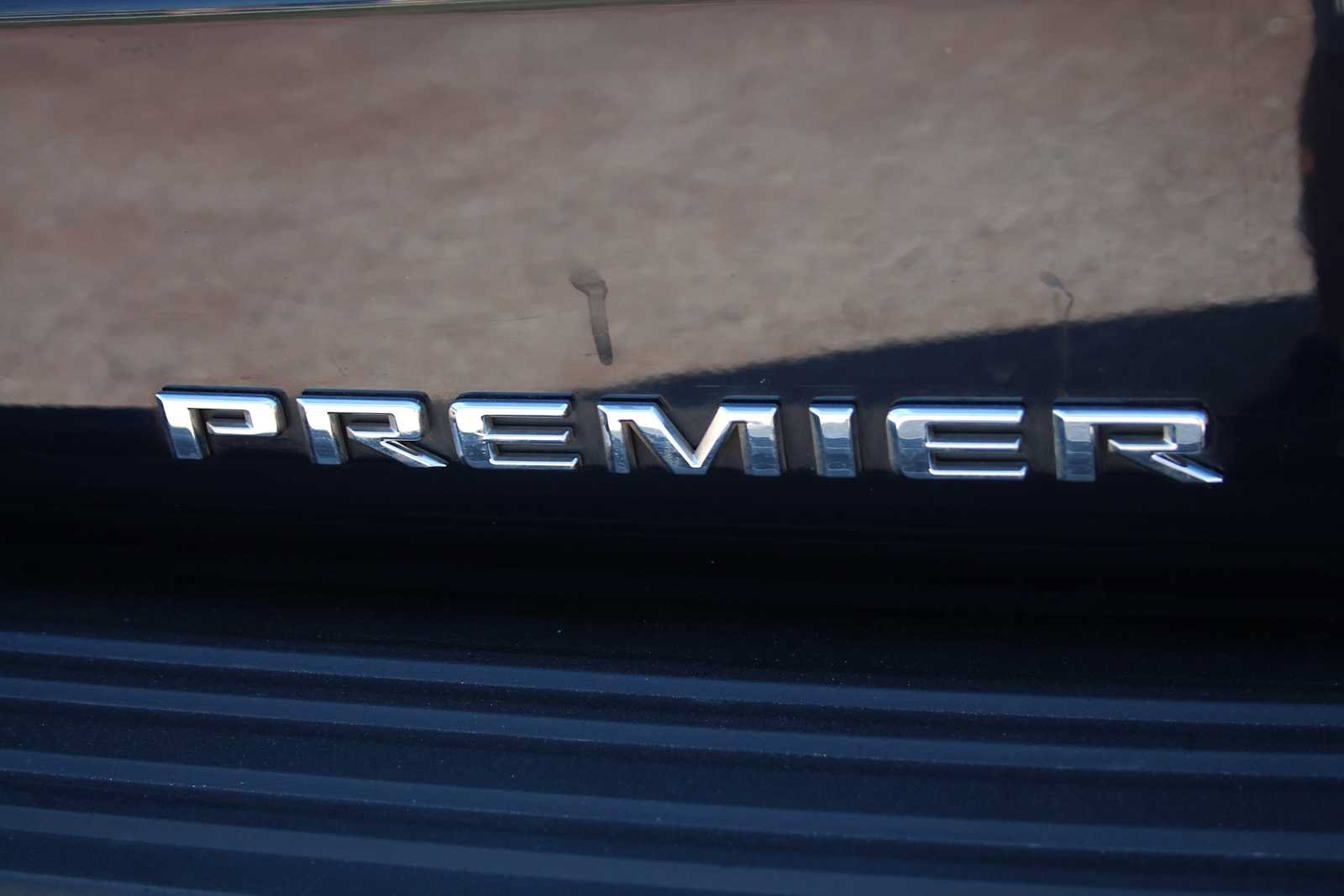 Used 2023 Chevrolet Tahoe Premier AWD/4WD image 17