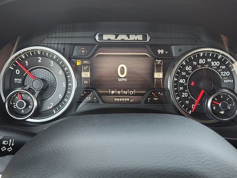 Used 2023 RAM 1500 Laramie AWD/4WD image 10