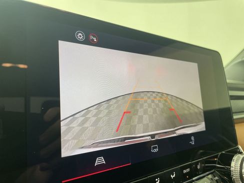 Used 2025 GMC Canyon AT4 image 15