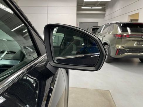 New 2025 Volkswagen Taos SE w/ Panoramic Sunroof Package AWD/4WD image 12