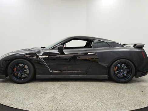 Used 2014 Nissan GT-R Black Edition AWD/4WD image 2