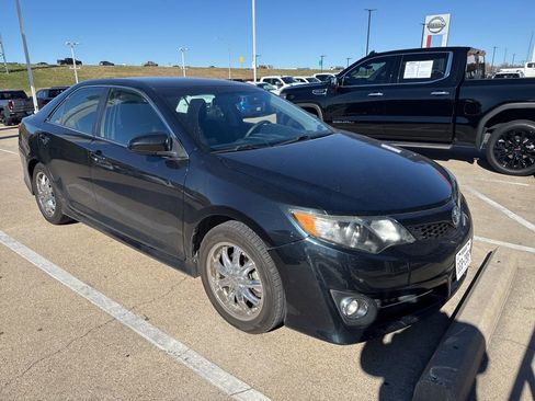 Used 2013 Toyota Camry SE image 3