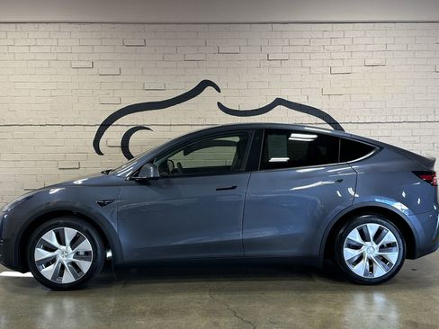 Used 2021 Tesla Model Y Long Range image 3