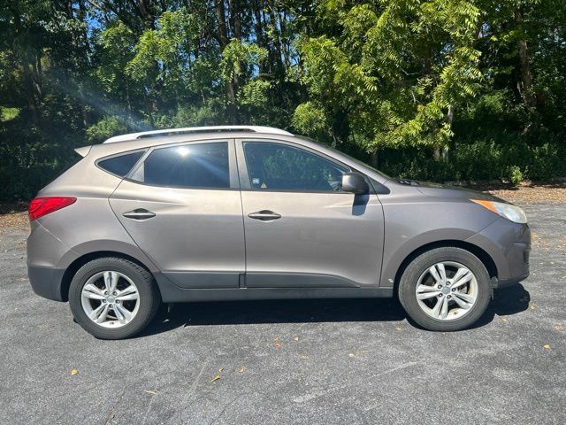 Used 2011 Hyundai Tucson GLS AWD/4WD image 2