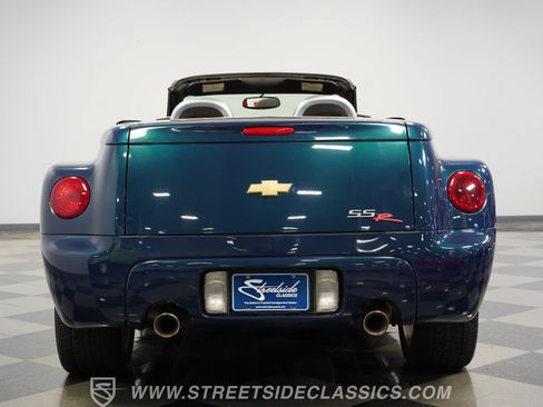 Used 2005 Chevrolet SSR w/ Preferred Equipment Group RWD image 11