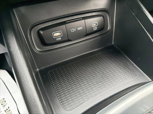 Certified 2025 Hyundai Venue SE image 26