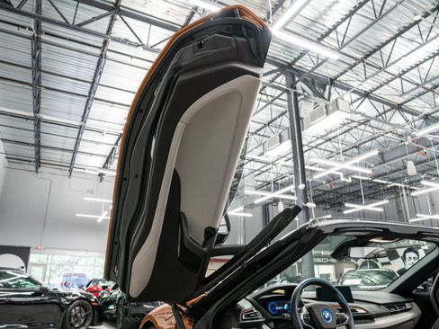 Used 2019 BMW i8 Roadster AWD/4WD image 35