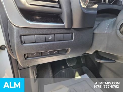 Used 2025 Nissan Rogue SV AWD/4WD image 27