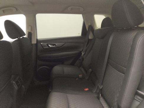 Used 2017 Nissan Rogue SV image 18