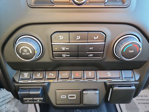 Used 2024 Chevrolet Silverado 2500 Custom w/ Custom Value Package image 17