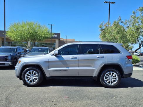 Used 2021 Jeep Grand Cherokee Laredo RWD image 3