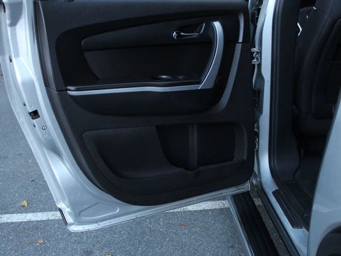 Used 2010 GMC Acadia SLE image 15