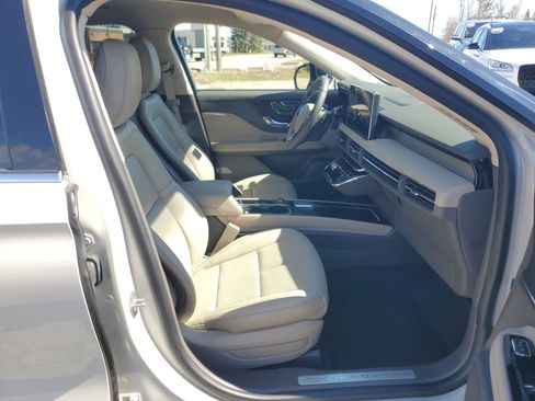 Used 2023 Lincoln Corsair AWD w/ Equipment Group 101A image 9