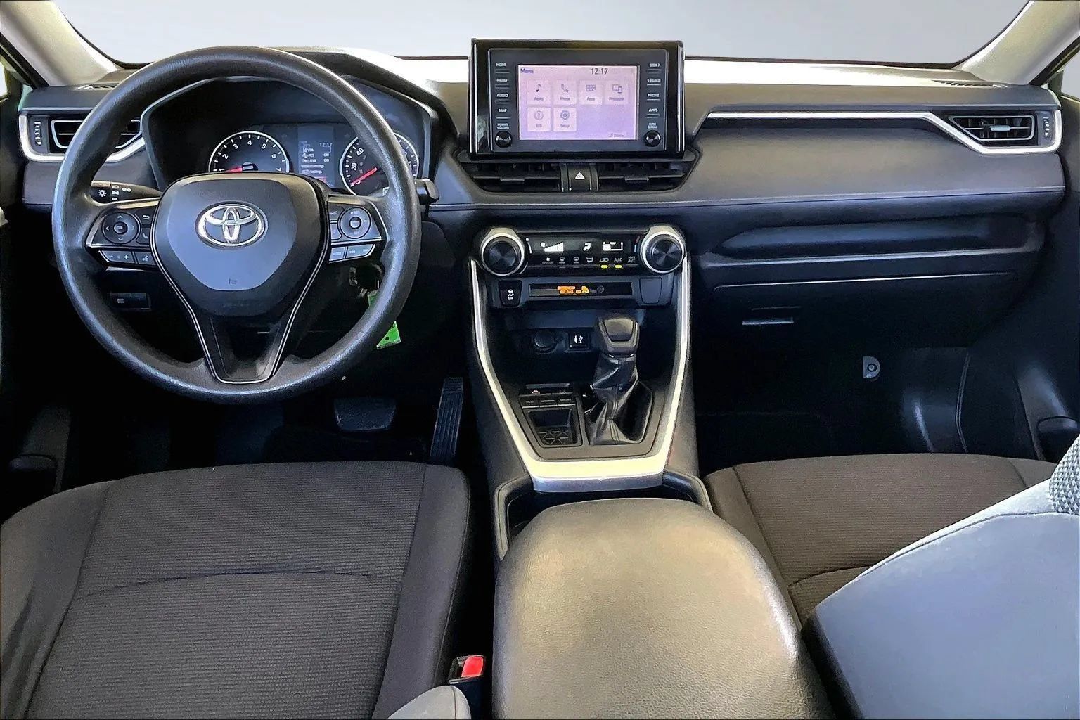 Used 2019 Toyota RAV4 LE FWD image 7