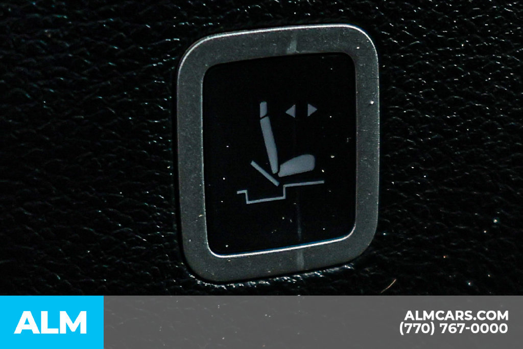 Used 2023 Chrysler Pacifica Touring-L FWD image 52