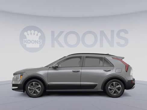 Used 2024 Kia Niro EX FWD image 2