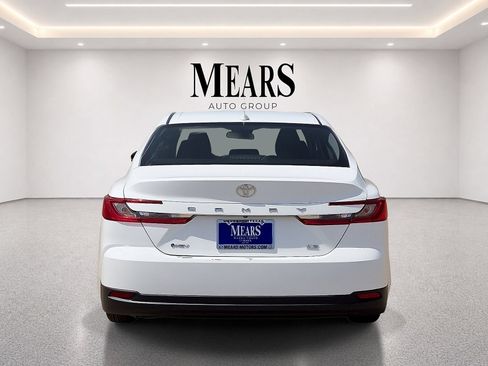 Used 2025 Toyota Camry LE FWD image 4