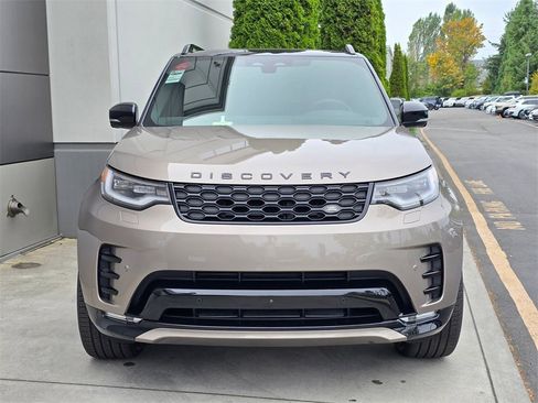 New 2025 Land Rover Discovery Dynamic SE image 3