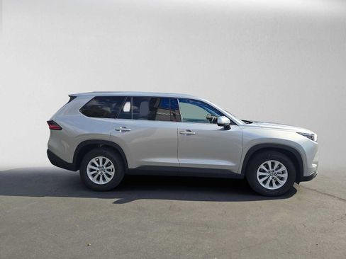 Used 2026 Toyota Grand Highlander FWD image 2