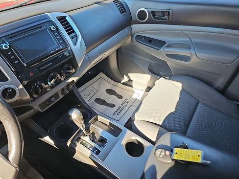 Used 2015 Toyota Tacoma Base image 28