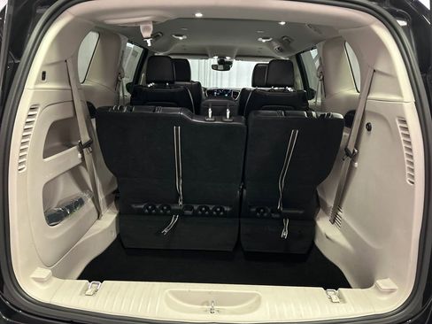 Used 2024 Chrysler Pacifica Touring-L image 25