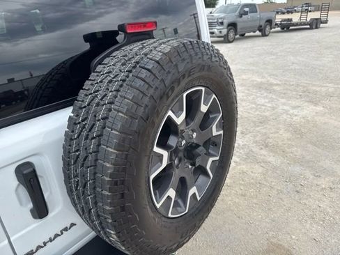 Used 2025 Jeep Wrangler Unlimited Sahara AWD/4WD image 14