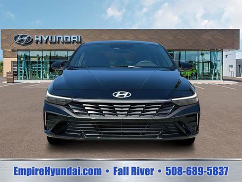 Used 2025 Hyundai Elantra Sport FWD image 12
