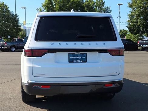 Used 2022 Jeep Wagoneer Series III AWD/4WD image 7