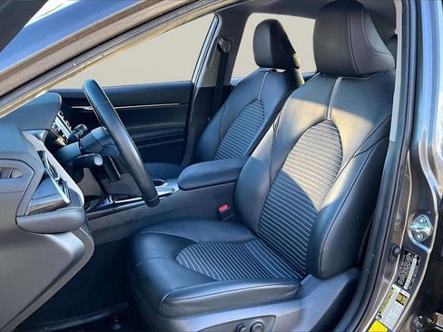 Used 2020 Toyota Camry SE image 19