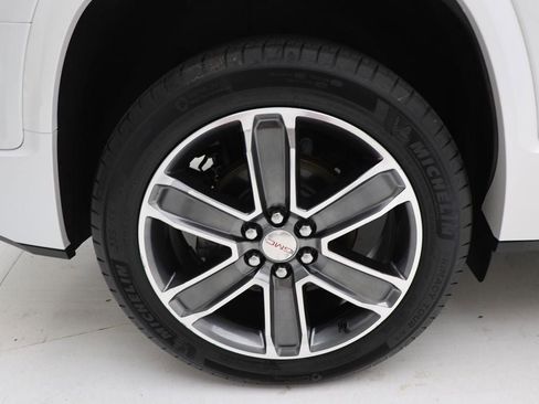 Used 2018 GMC Acadia Denali w/ Technology Package image 9