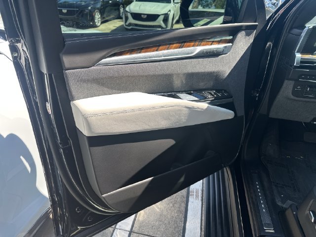 Certified 2025 Cadillac Escalade ESV Sport Platinum AWD/4WD image 10