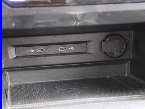 Certified 2023 Volkswagen Tiguan SE image 38