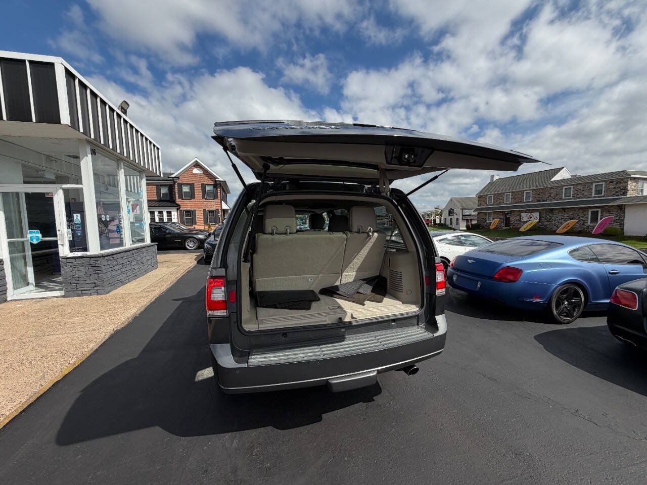 Used 2016 Lincoln Navigator Select RWD image 30