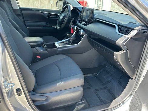 Certified 2022 Toyota RAV4 LE image 8