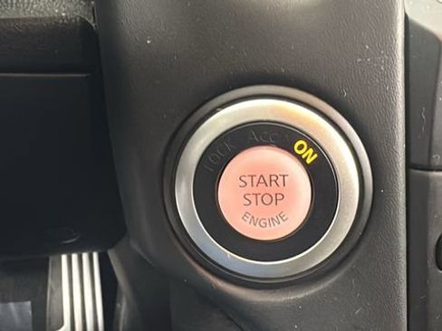 Used 2017 Nissan 370Z Touring image 19