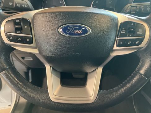 Used 2023 Ford Explorer XLT w/ Equipment Group 202A AWD/4WD image 17