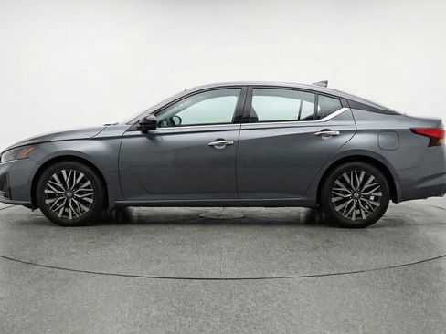 Used 2025 Nissan Altima 2.5 SV FWD image 5