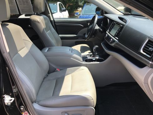 Used 2019 Toyota Highlander Limited AWD/4WD image 33